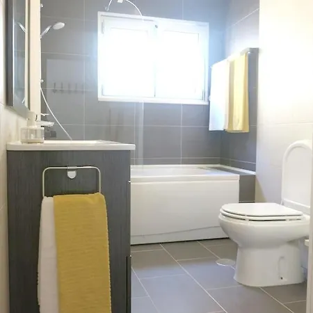 Apartamento One Bedroom With Wifi At Nazaré