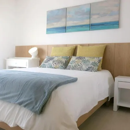 One Bedroom With Wifi At דירה